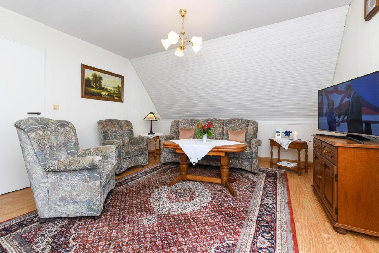 Ferienwohnung Im Haus Weinstock Esens Exterior foto