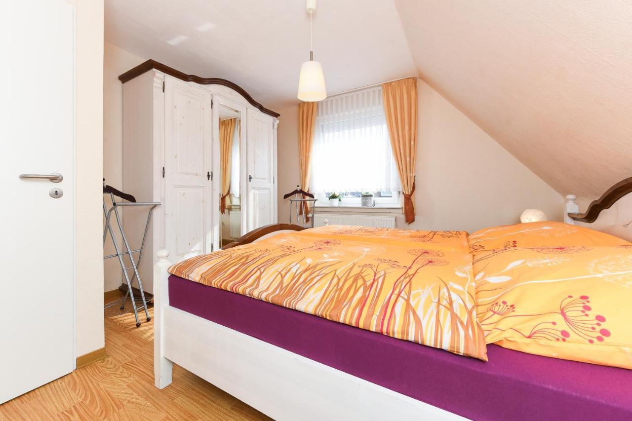 Ferienwohnung Im Haus Weinstock Esens Exterior foto