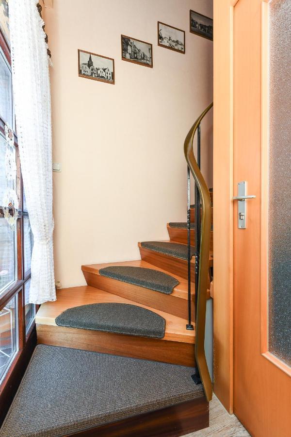 Ferienwohnung Im Haus Weinstock Esens Exterior foto
