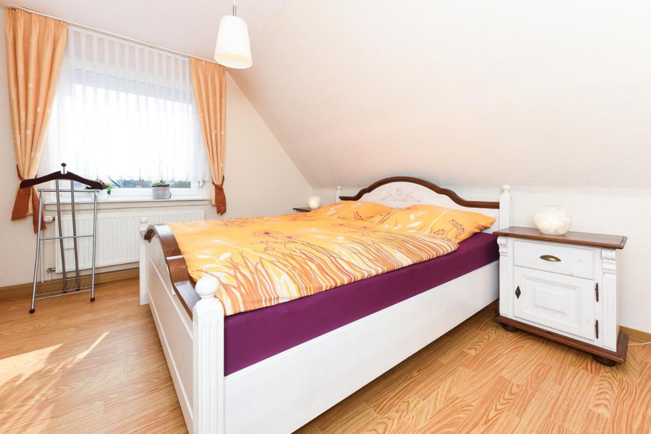Ferienwohnung Im Haus Weinstock Esens Exterior foto