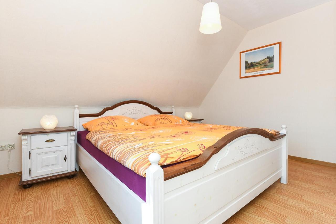 Ferienwohnung Im Haus Weinstock Esens Exterior foto