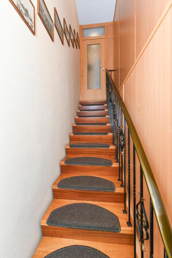 Ferienwohnung Im Haus Weinstock Esens Exterior foto