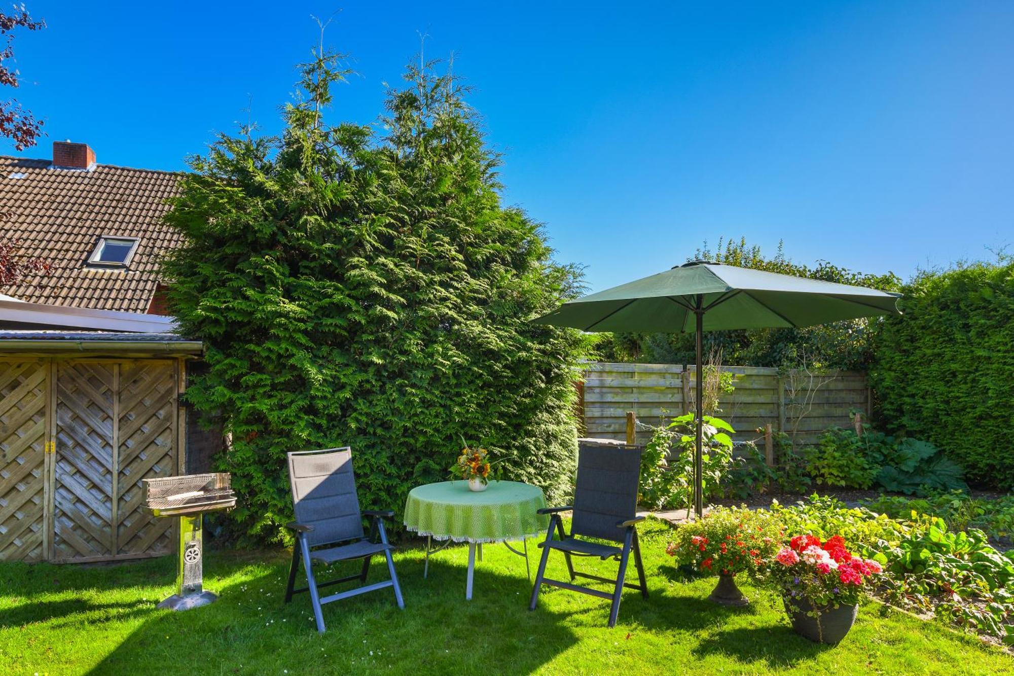 Ferienwohnung Im Haus Weinstock Esens Exterior foto